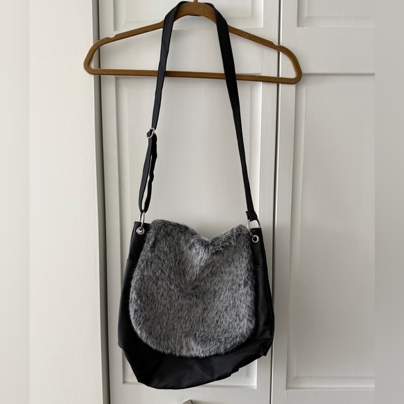 passion beaute Handbags - Vintage Faux Leather & Faux Fur Hobo Bag Black Crossbody Slouchy Y2K